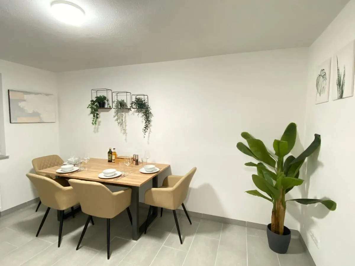 Luxomes: Design Apartment - Private Parking - 4 People Ingolstadt 0*,  Németország